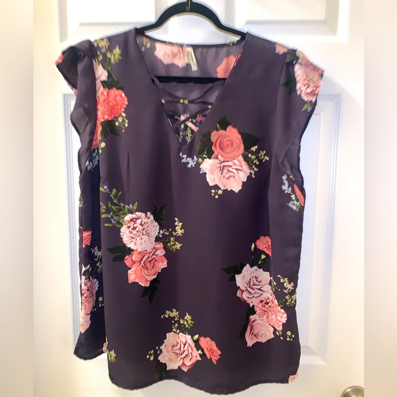 Pretty Grey floral blouse. - Picture 1 of 3